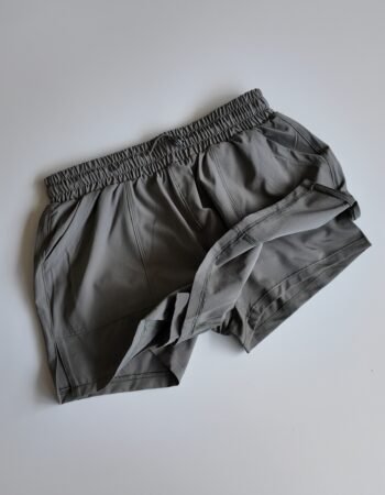 Alternative view of Short Rompeviento Reni